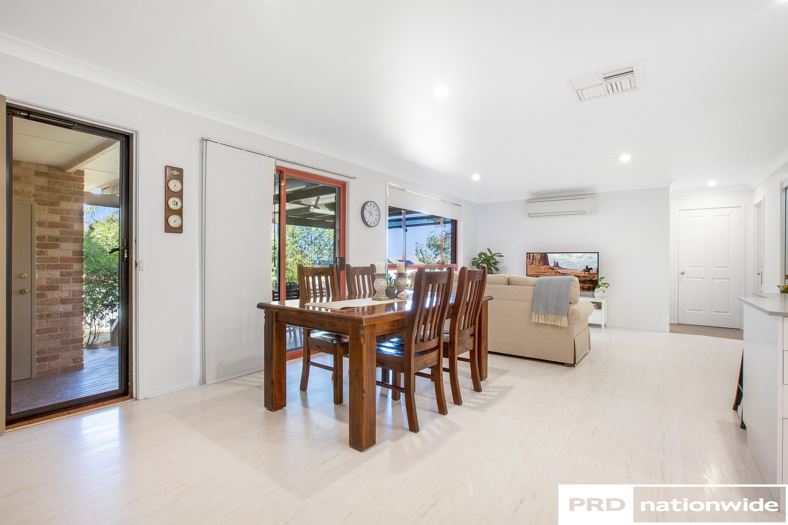 8 Dibar Drive TAMWORTH 10