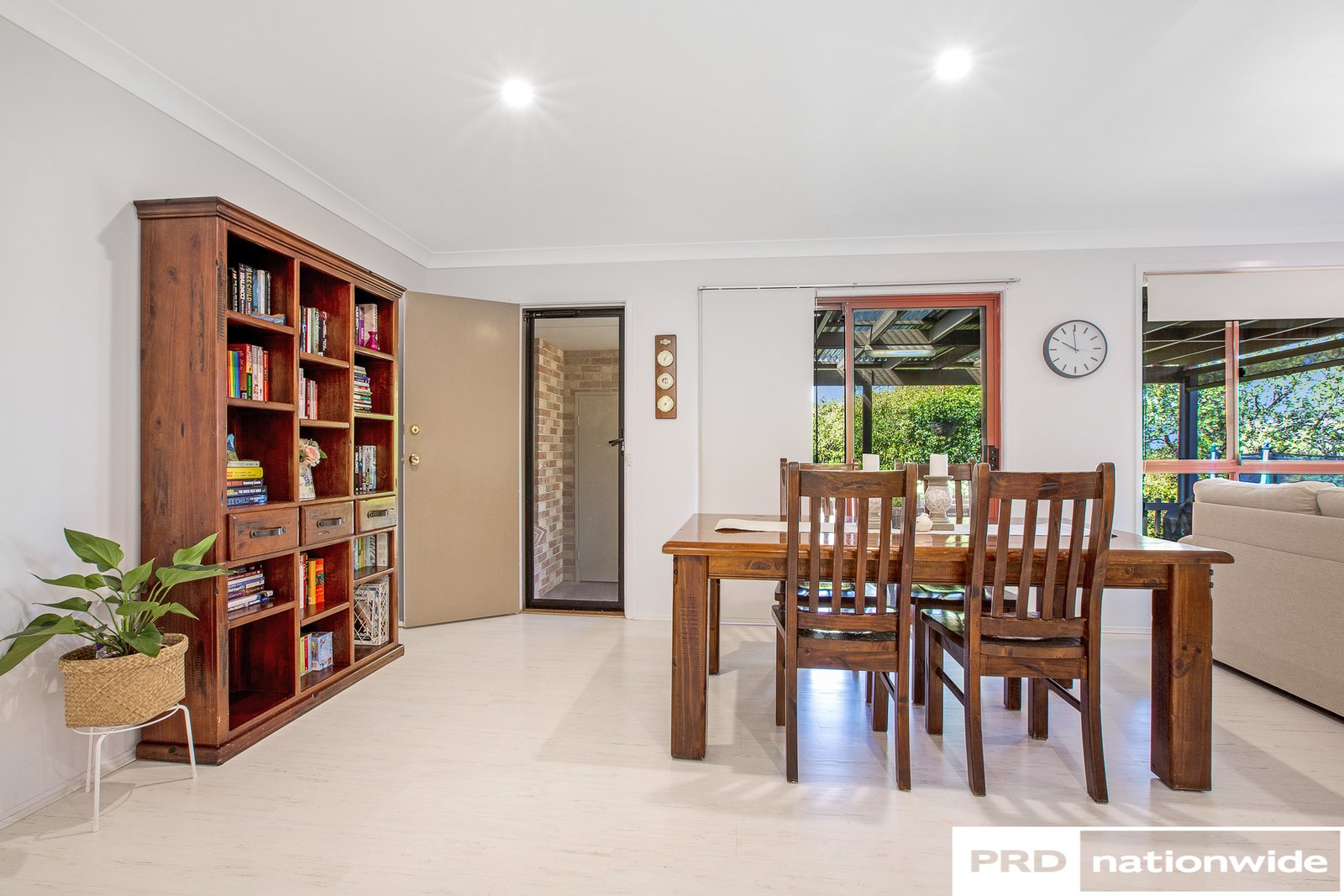 8 Dibar Drive TAMWORTH 11