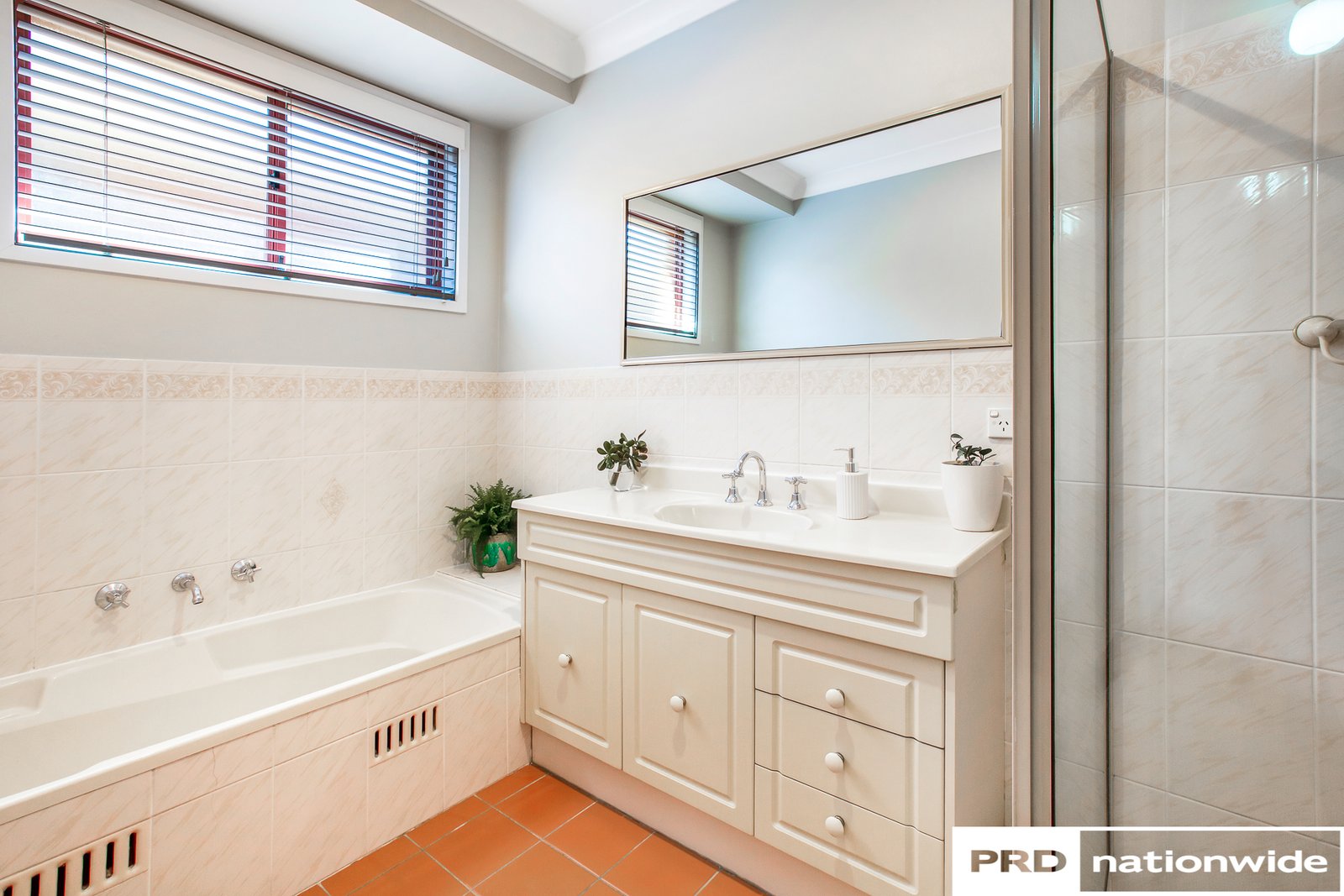 8 Dibar Drive TAMWORTH 17