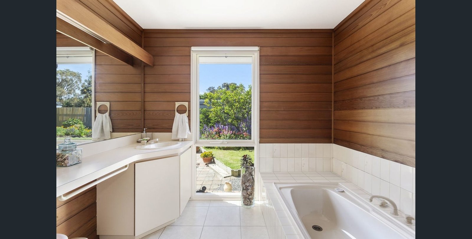 Real Estate and Property in 8 Diggorra Court, Point Lonsdale, VIC