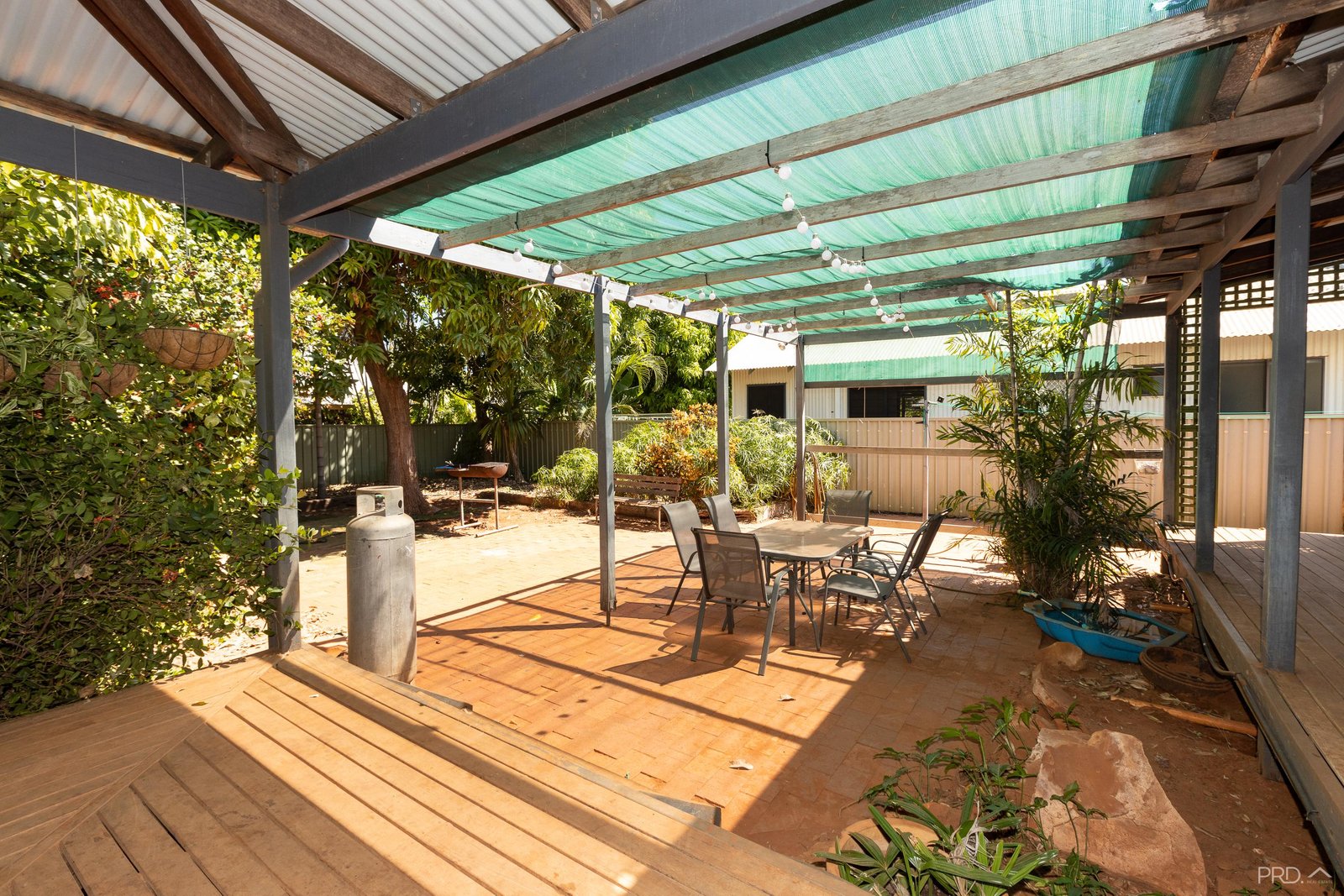 8 Dolby Road CABLE BEACH 19
