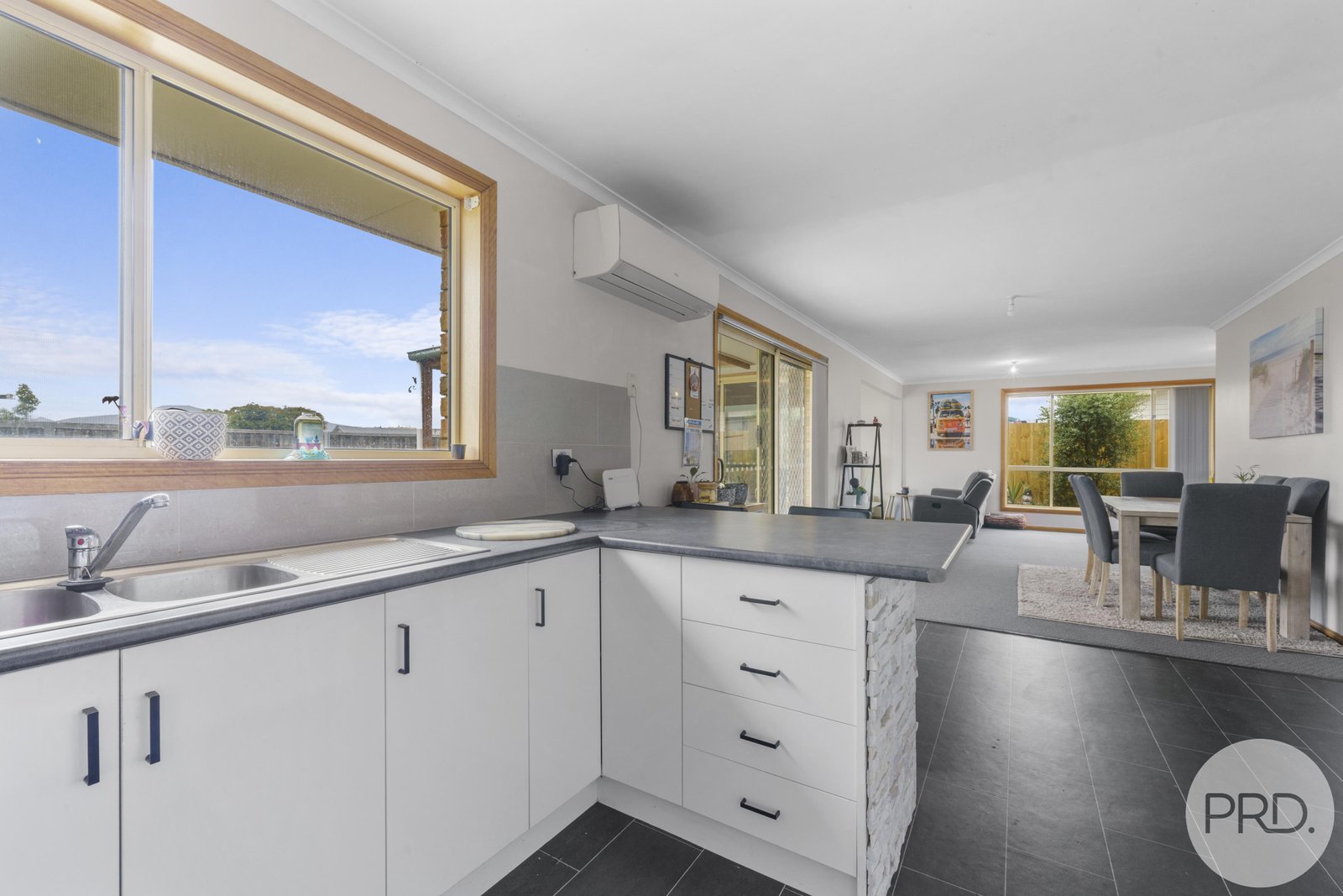 8 Dollery Court BRIGHTON 10