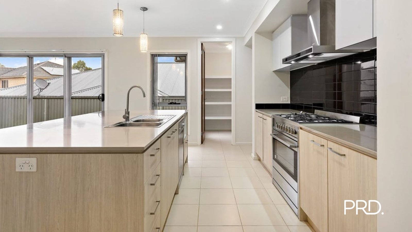 8 Domus St  Glenmore Park 3