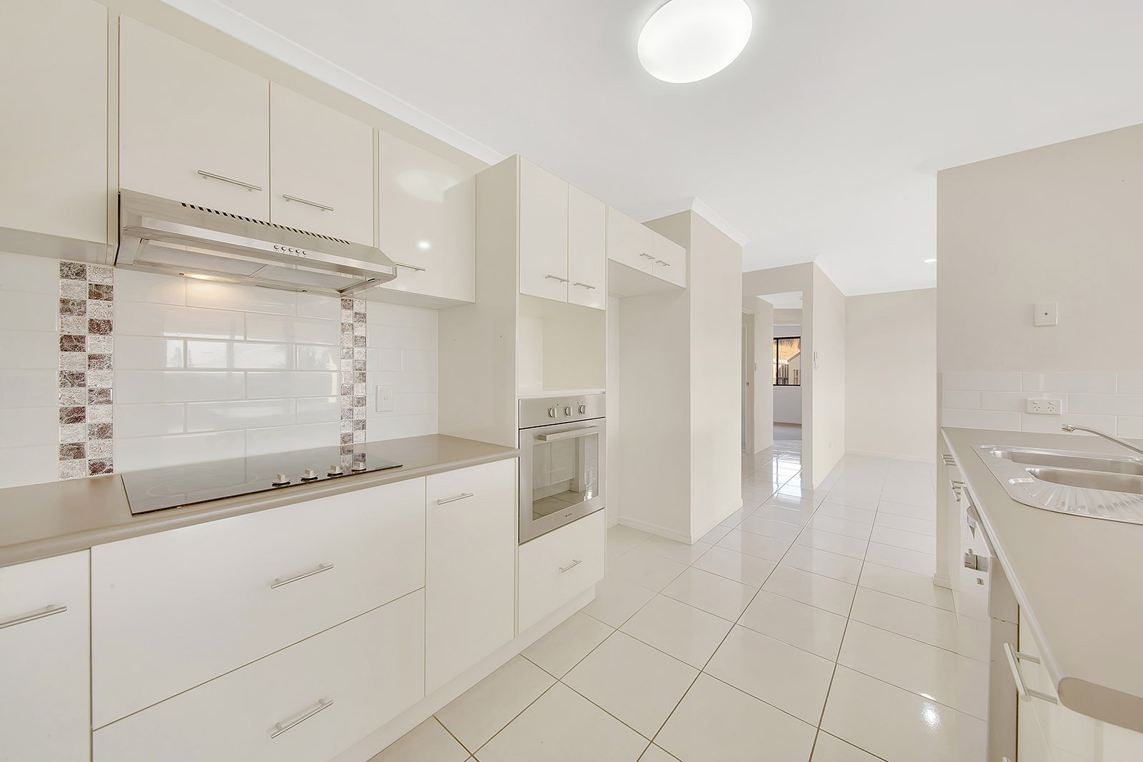 8 Don Cameron Drive CALLIOPE 2