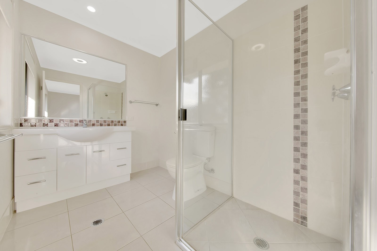 8 Don Cameron Drive CALLIOPE 4