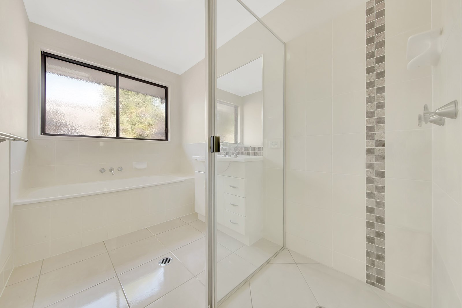 8 Don Cameron Drive CALLIOPE 12