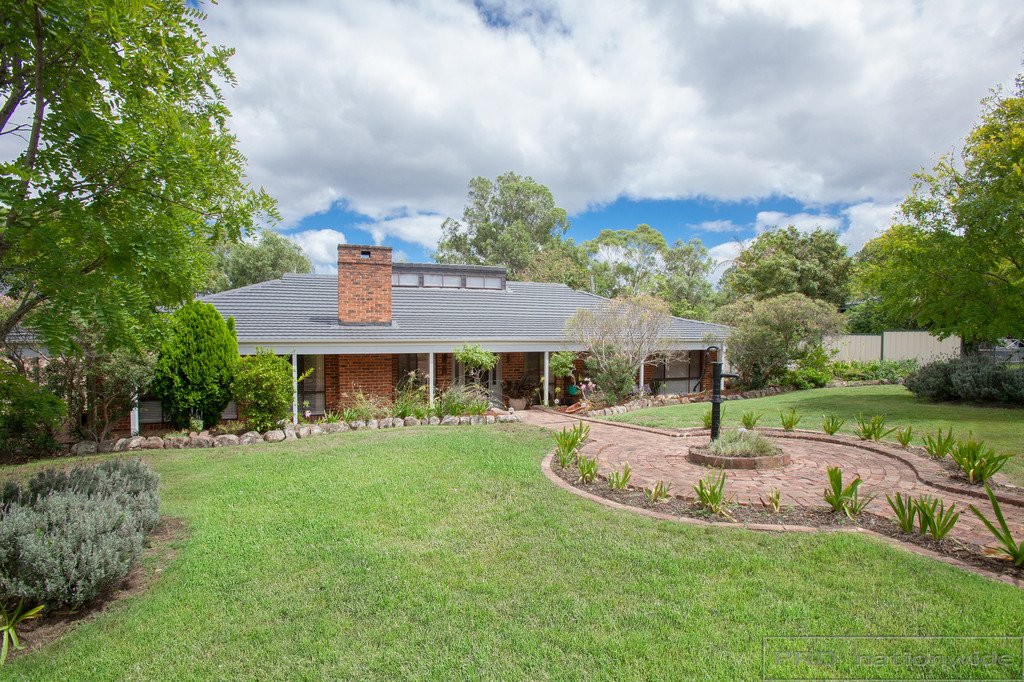 8 Doran Close THORNTON 2