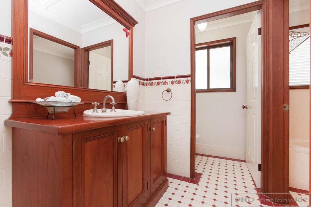 8 Doran Close THORNTON 24