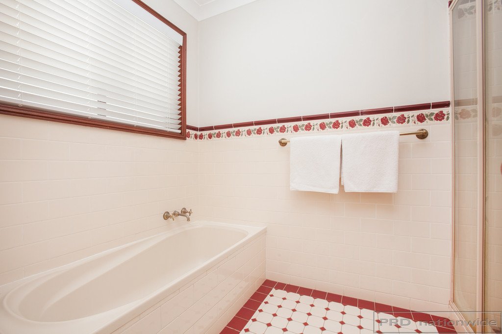 8 Doran Close THORNTON 25