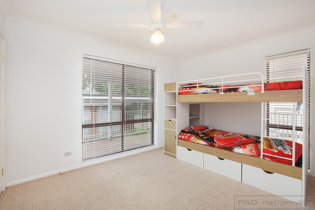 8 Doran Close THORNTON 26