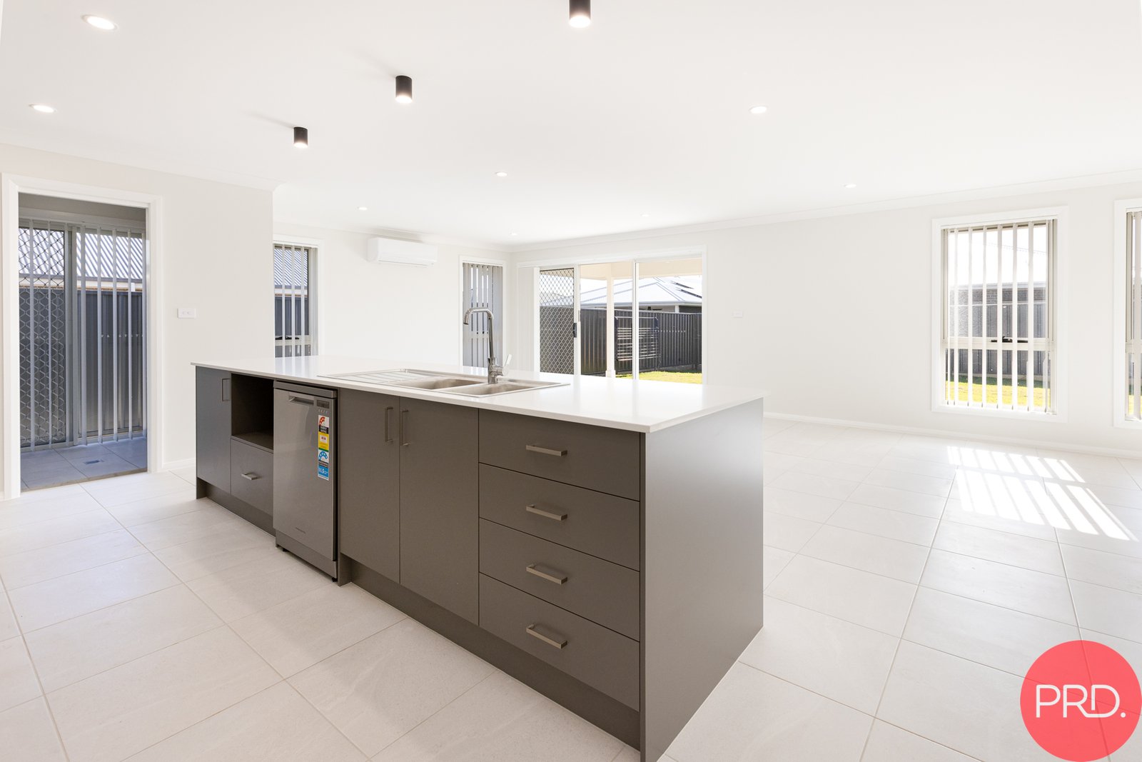 8 Drover Drive LOCHINVAR 3