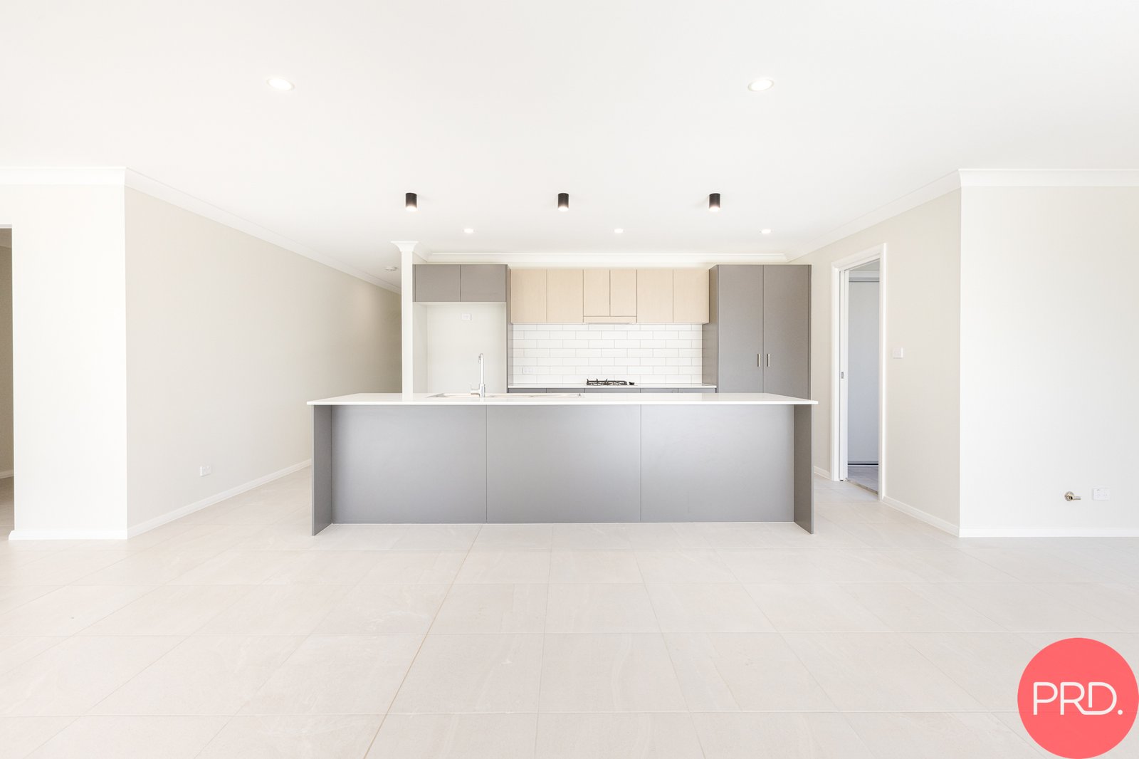 8 Drover Drive LOCHINVAR 9