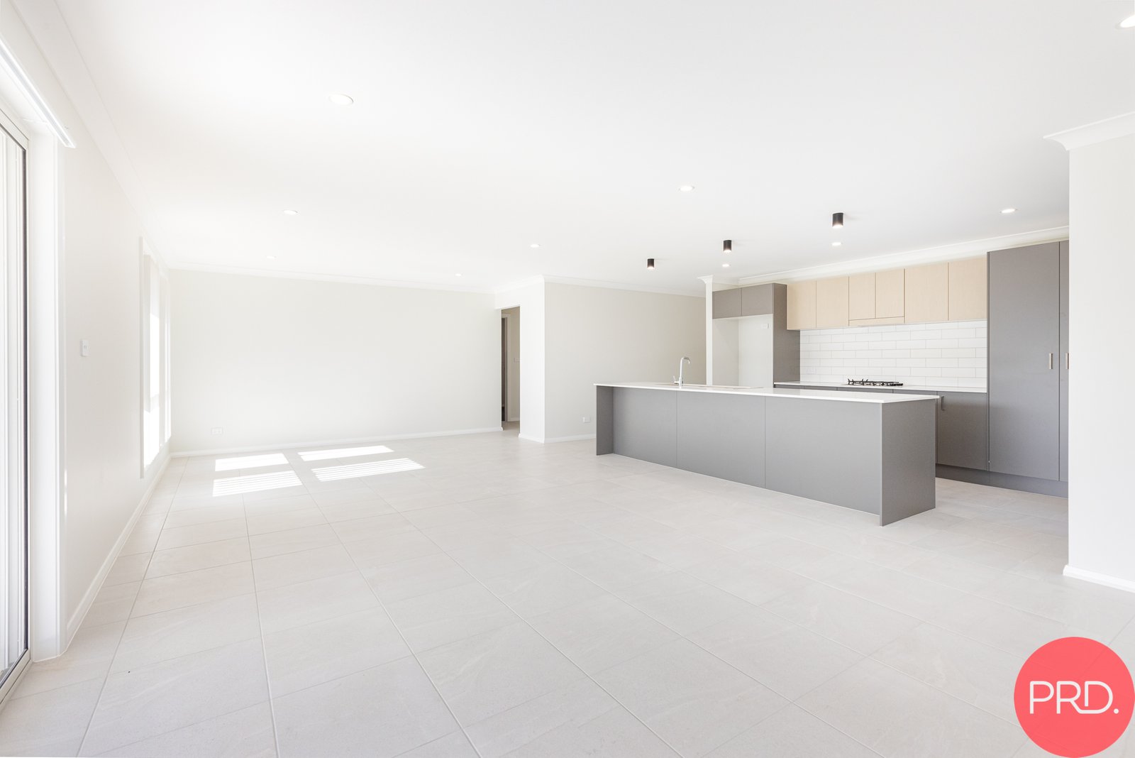 8 Drover Drive LOCHINVAR 18