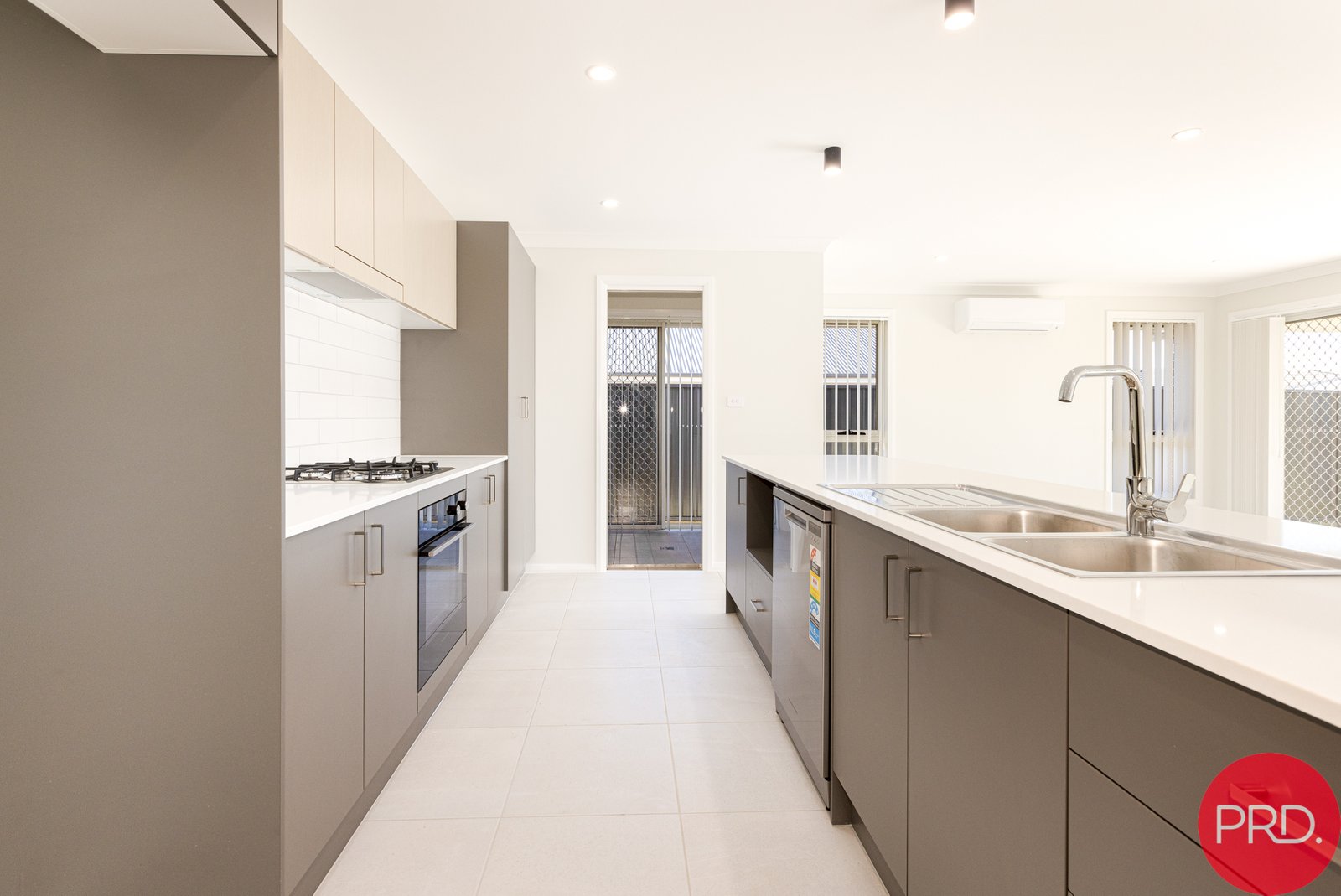 8 Drover Drive LOCHINVAR 19