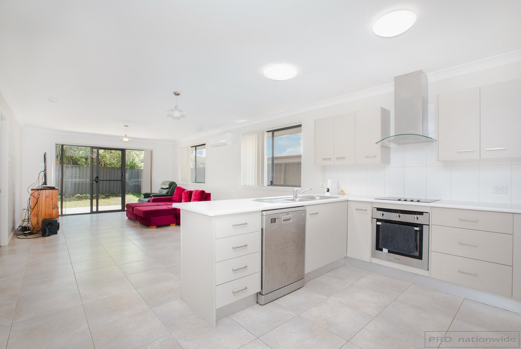 8 Dunmore Road LARGS 3
