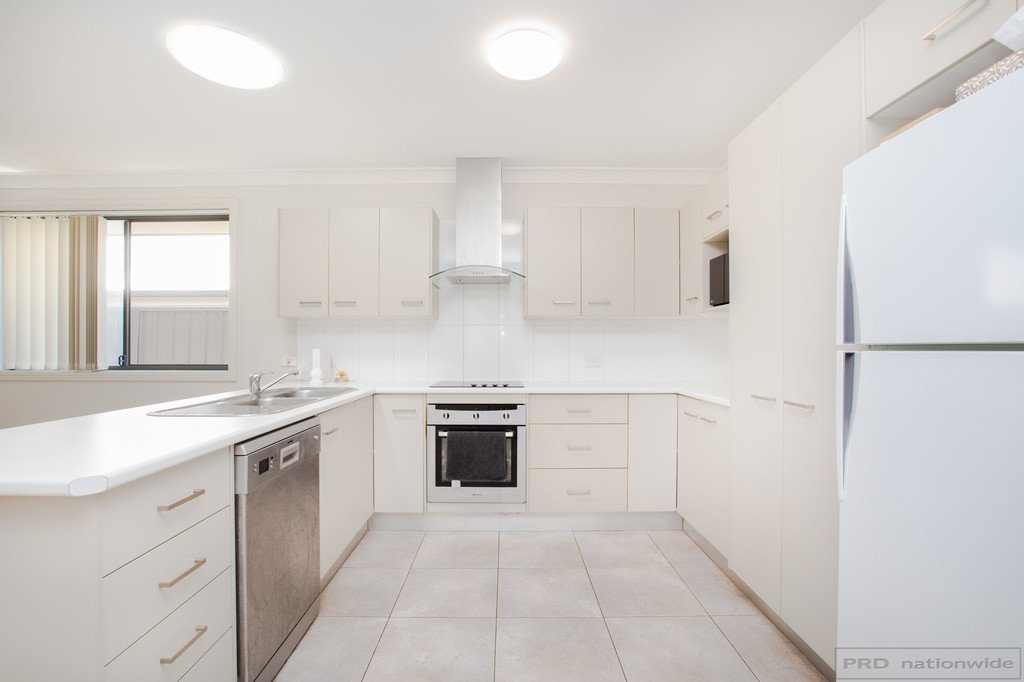 8 Dunmore Road LARGS 4