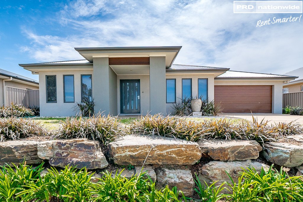 8 Durack Circuit BOOROOMA 1