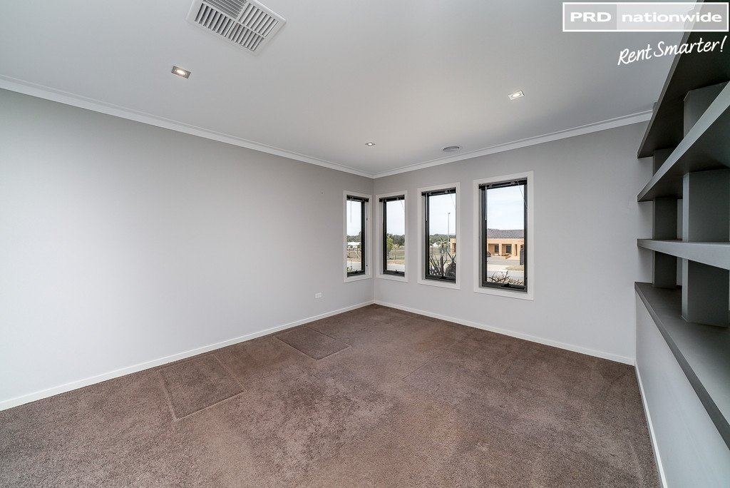 8 Durack Circuit BOOROOMA 5
