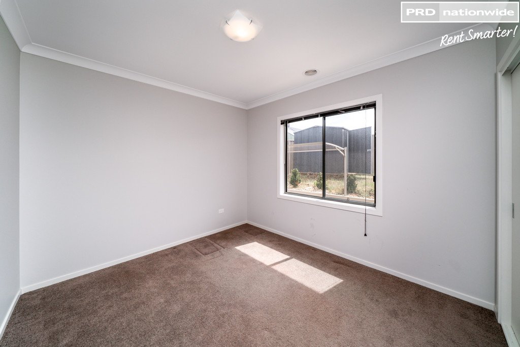 8 Durack Circuit BOOROOMA 9
