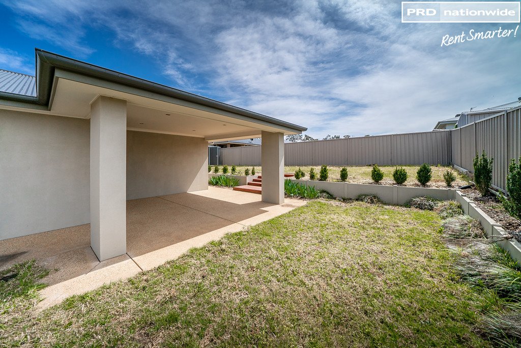 8 Durack Circuit BOOROOMA 10