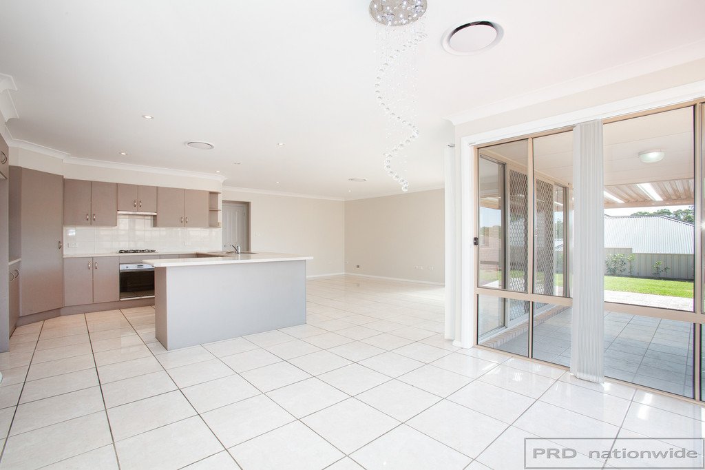 8 Durban Crescent EAST MAITLAND 9