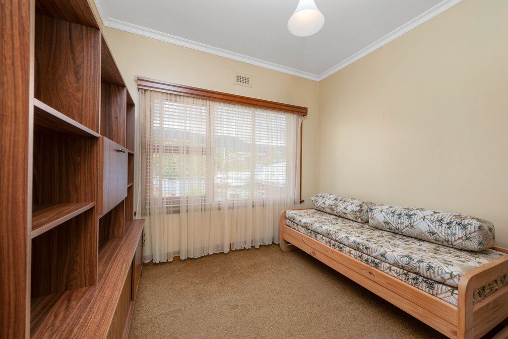 8 Eleventh Avenue WEST MOONAH 9