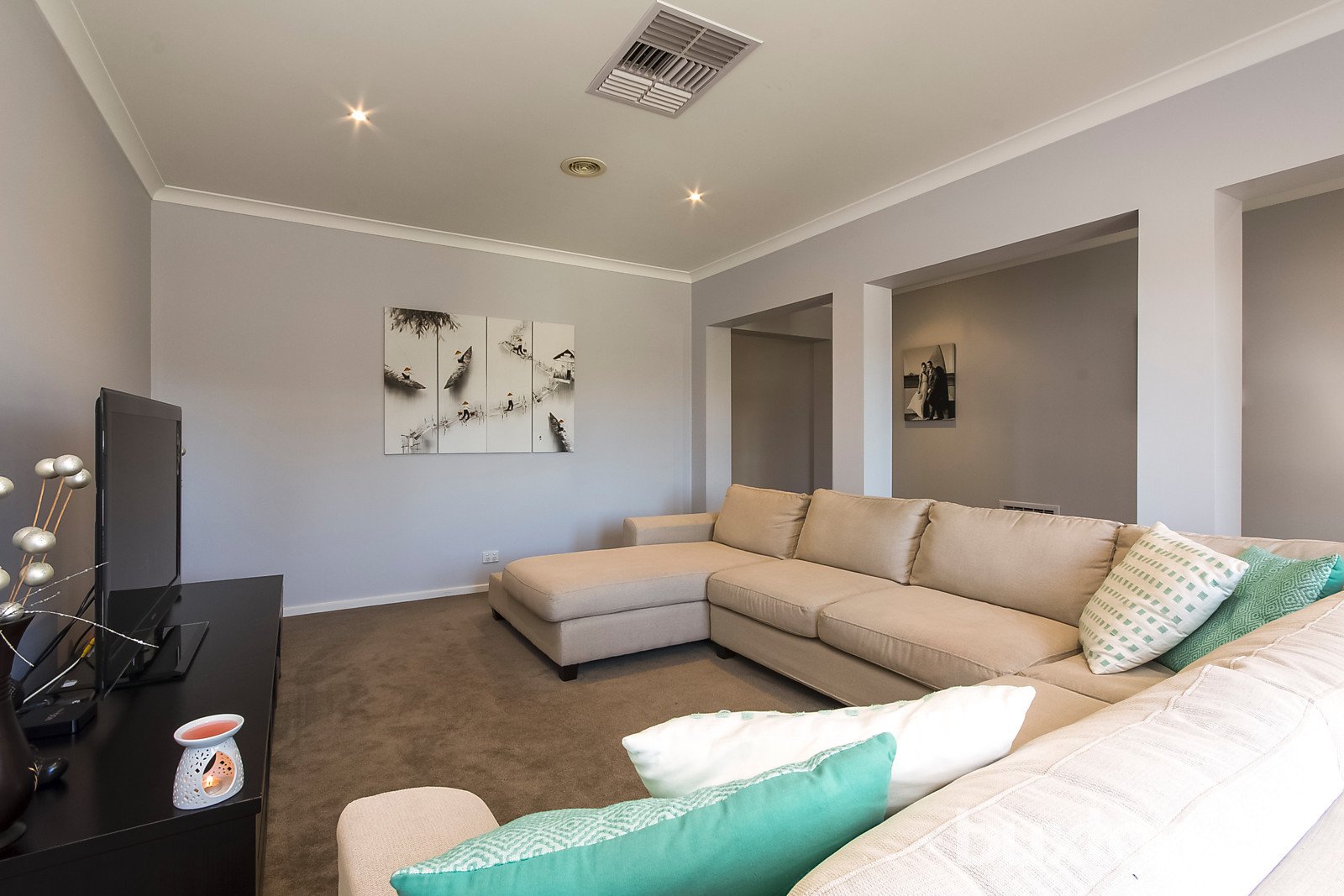 Gallery: 8 Ellen Close