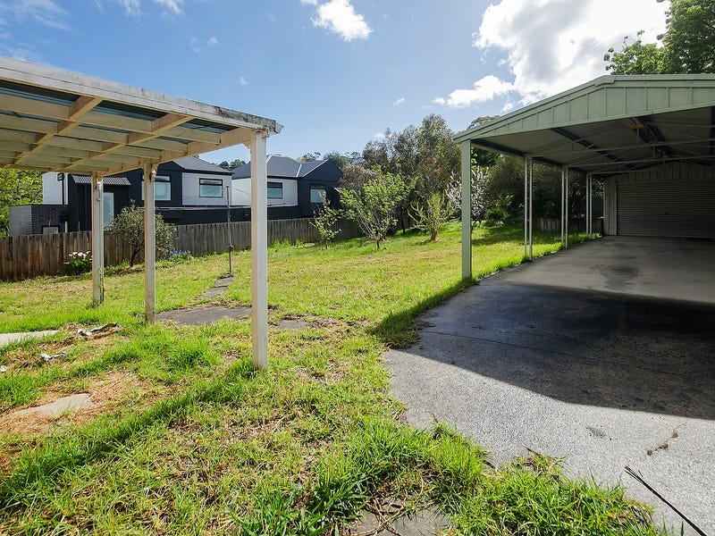 Real Estate and Property in 8 Ellen Road, Mooroolbark, VIC