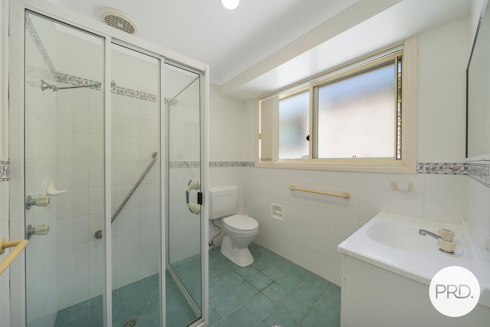 8 Ellerslie Crescent LAKEWOOD 8