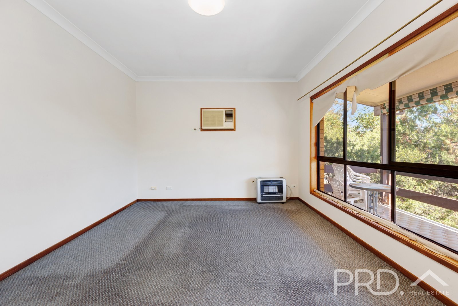 8 Elphick Street TUMUT 5