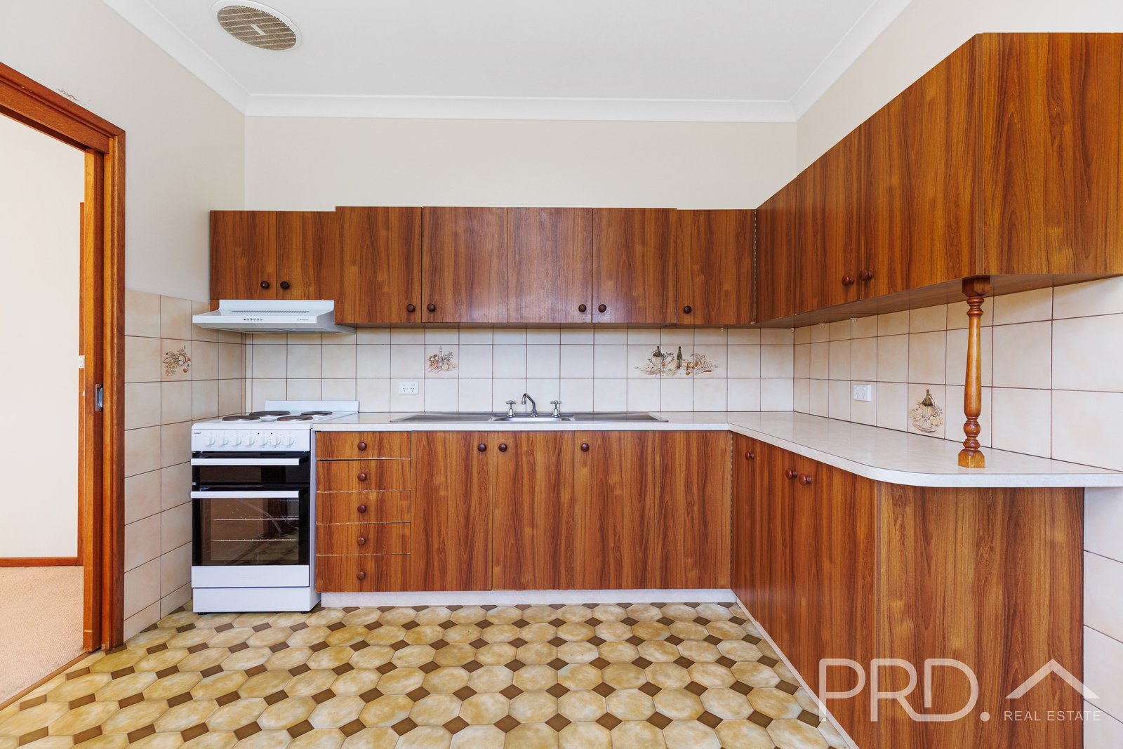 8 Elphick Street TUMUT 6