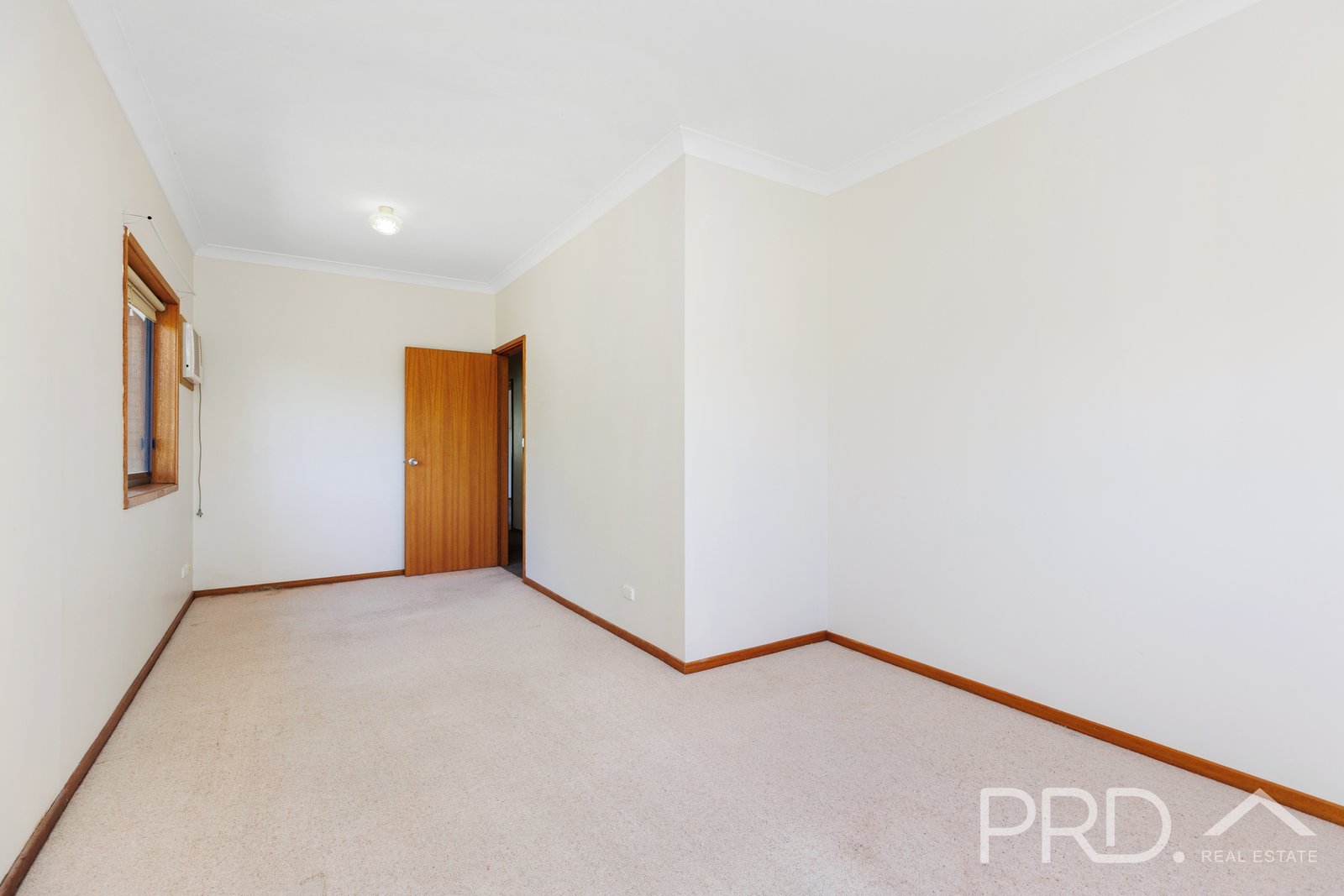 8 Elphick Street TUMUT 9