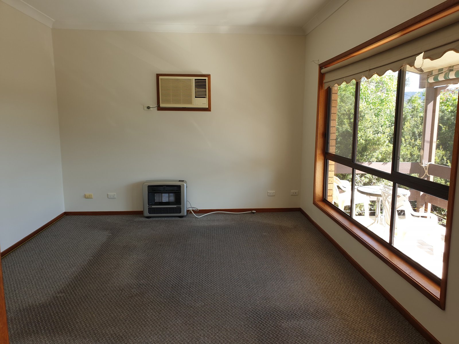 8 Elphick Street TUMUT 4