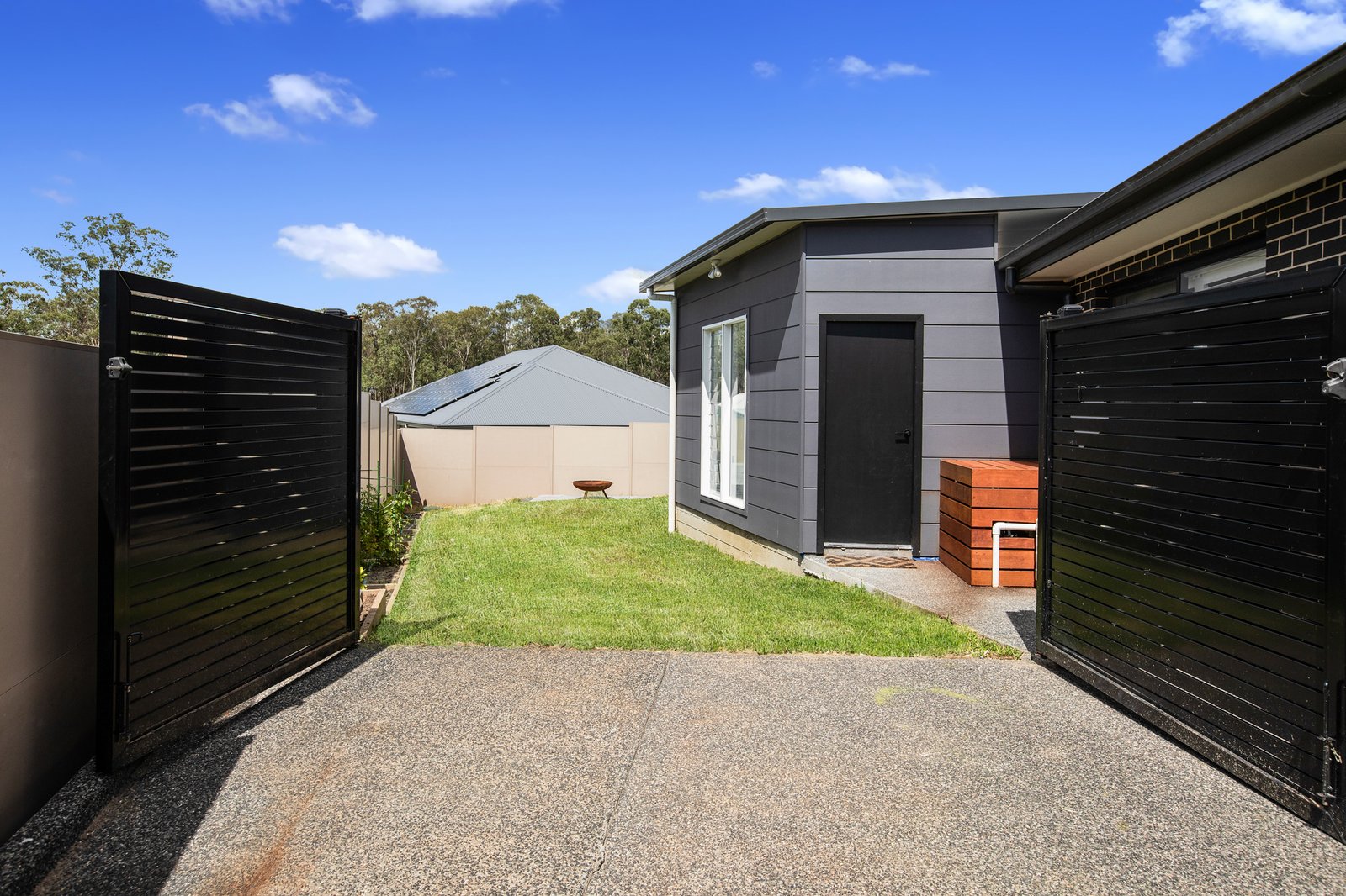 8 Emerton Road NORTH ROTHBURY 25