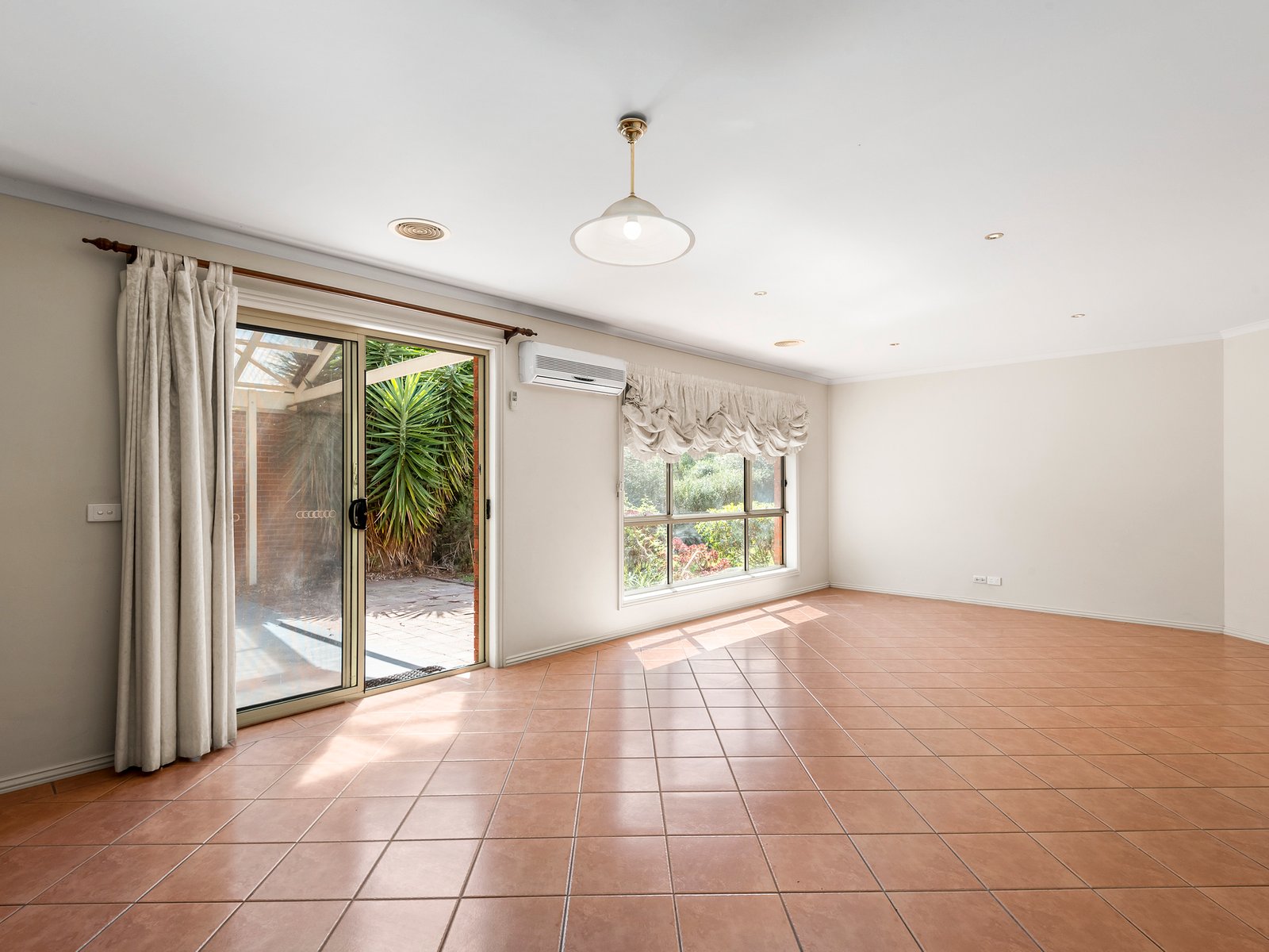 Real Estate and Property in 8 Emma Court, Leopold, VIC