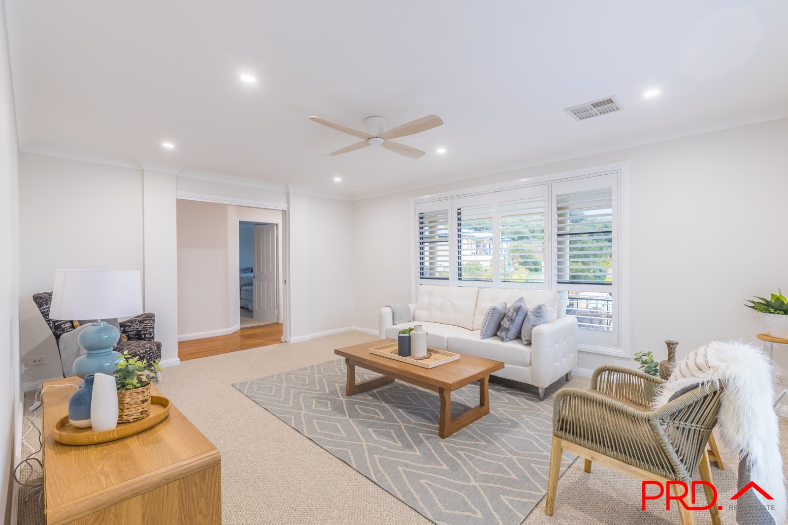 8 Errol Place TAMWORTH 4