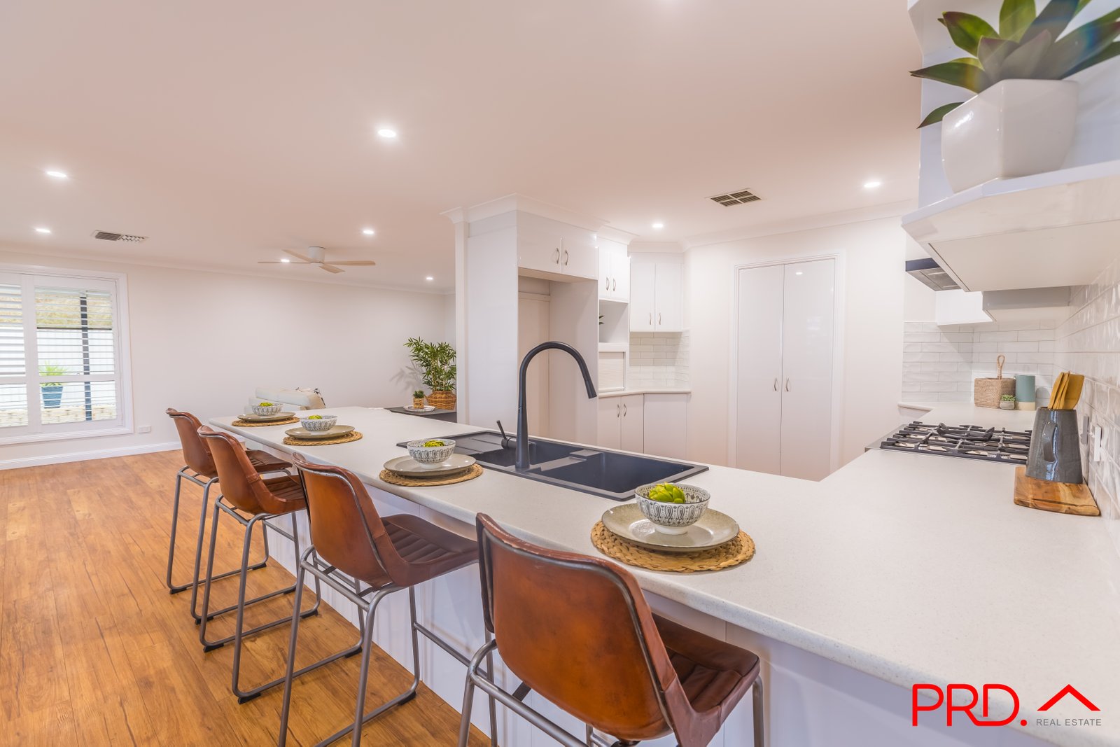 8 Errol Place TAMWORTH 5