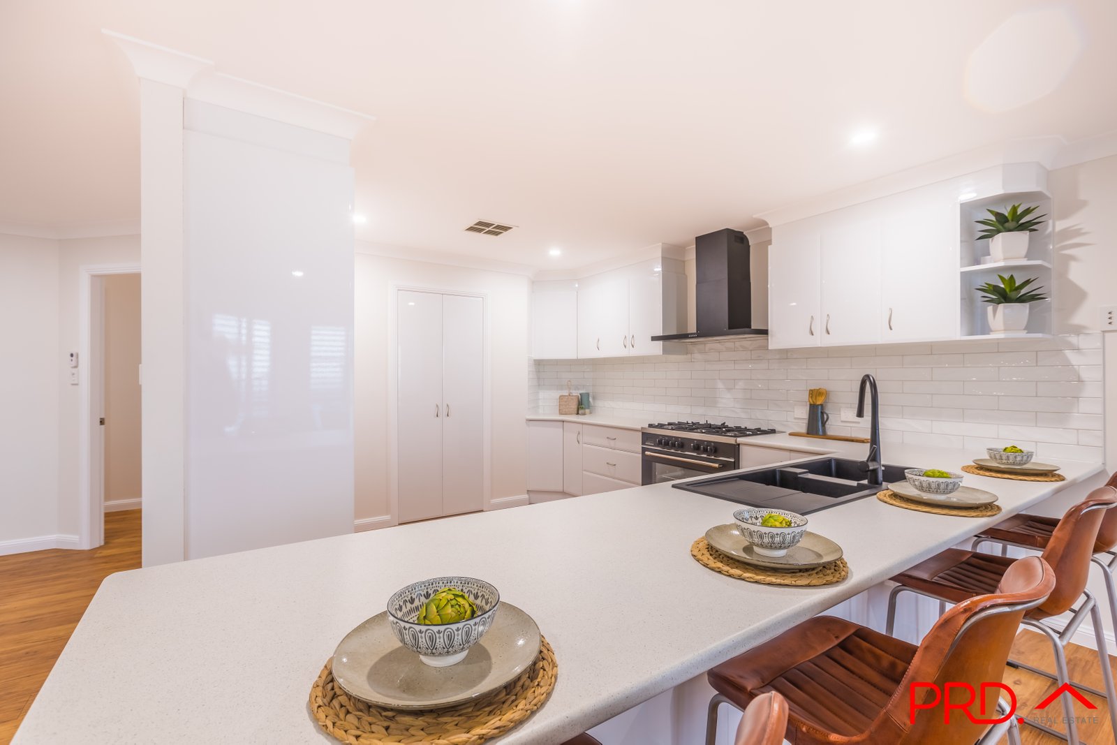 8 Errol Place TAMWORTH 6