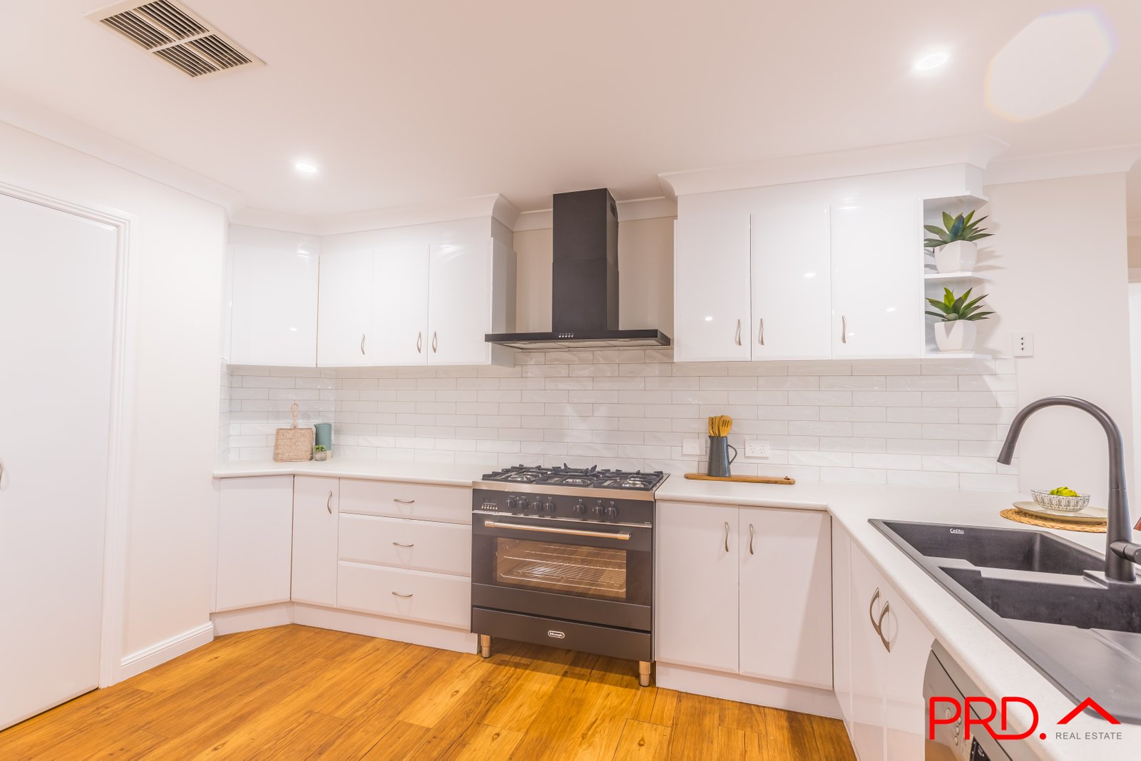 8 Errol Place TAMWORTH 7