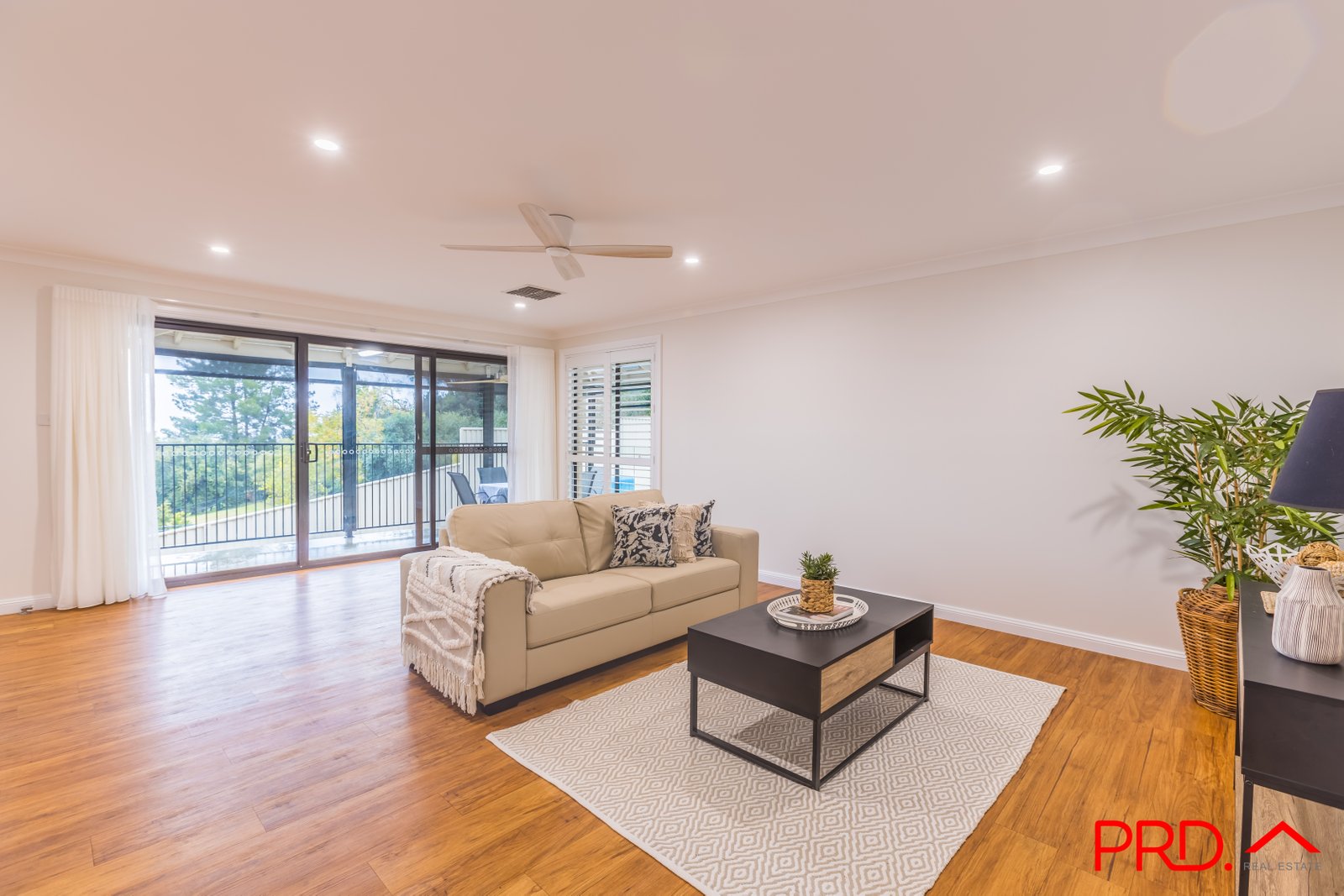 8 Errol Place TAMWORTH 11