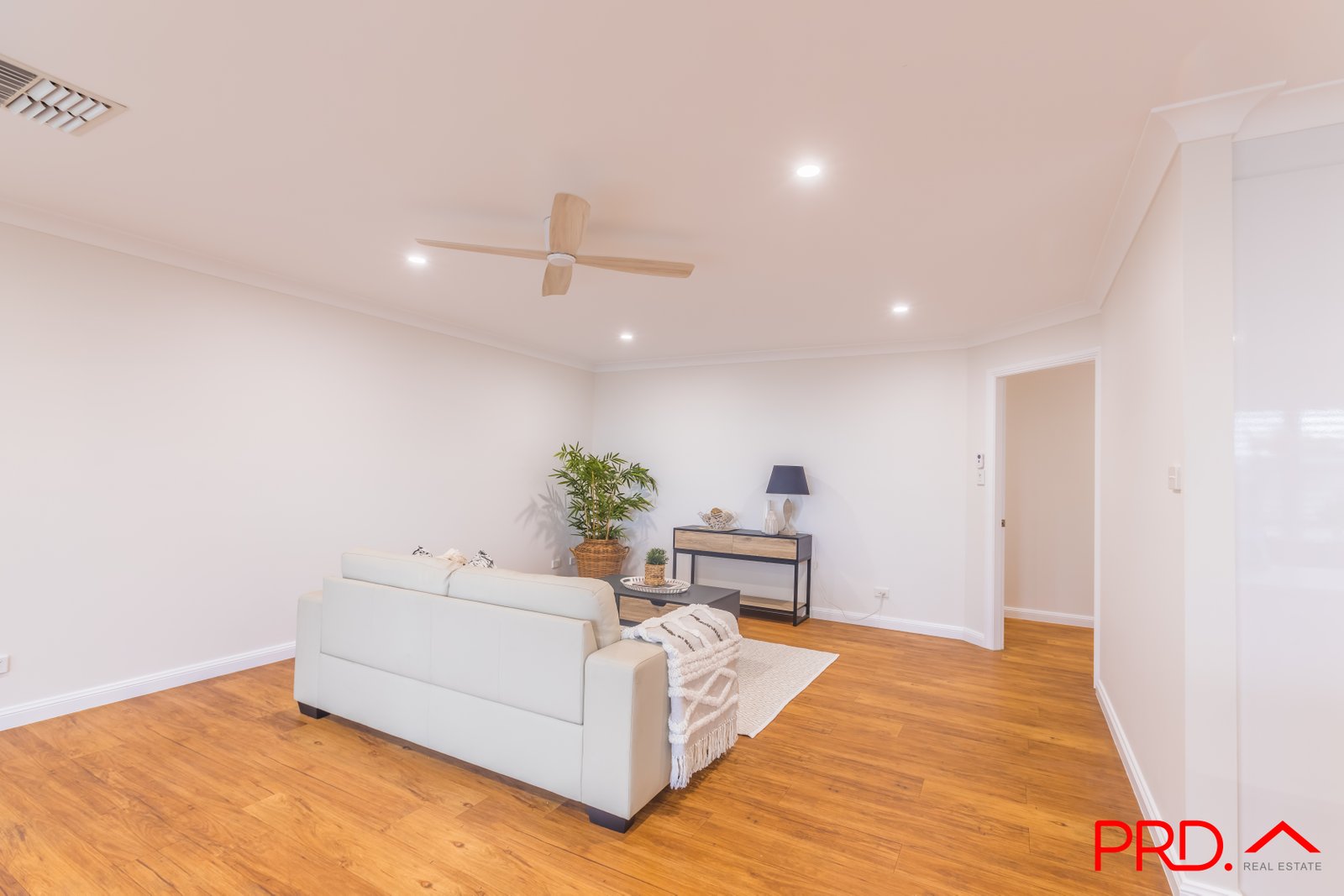 8 Errol Place TAMWORTH 12