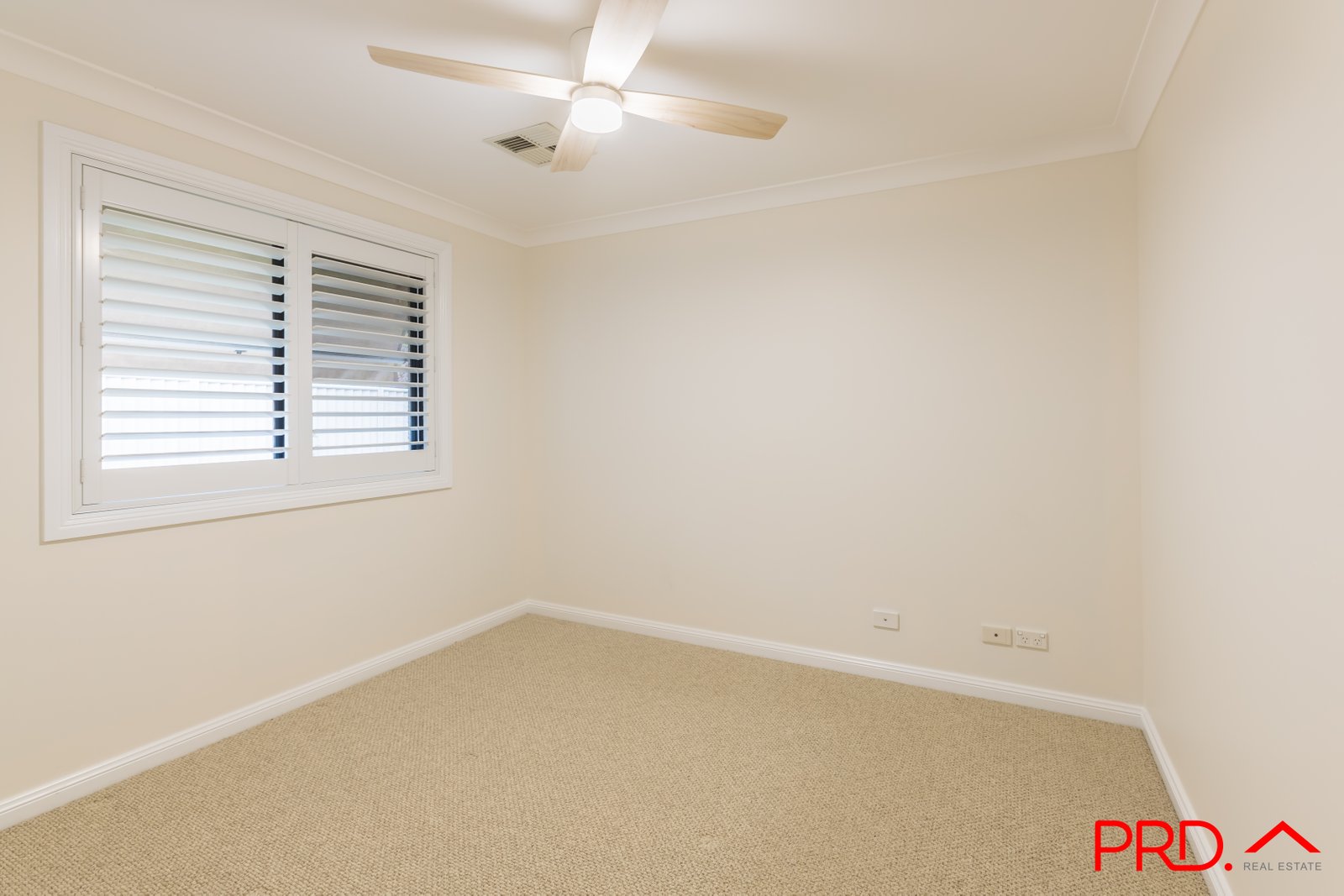 8 Errol Place TAMWORTH 16