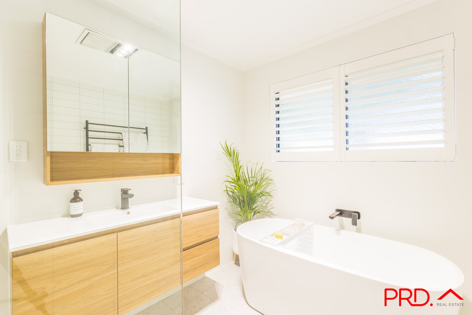 8 Errol Place TAMWORTH 19