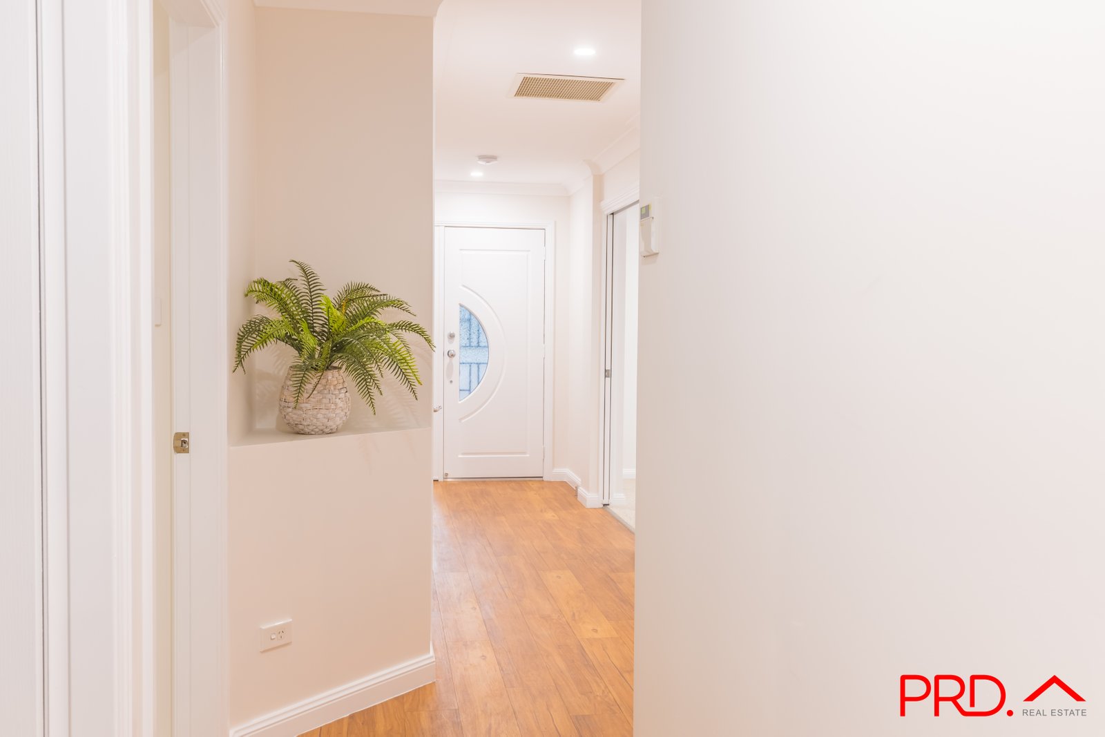 8 Errol Place TAMWORTH 20