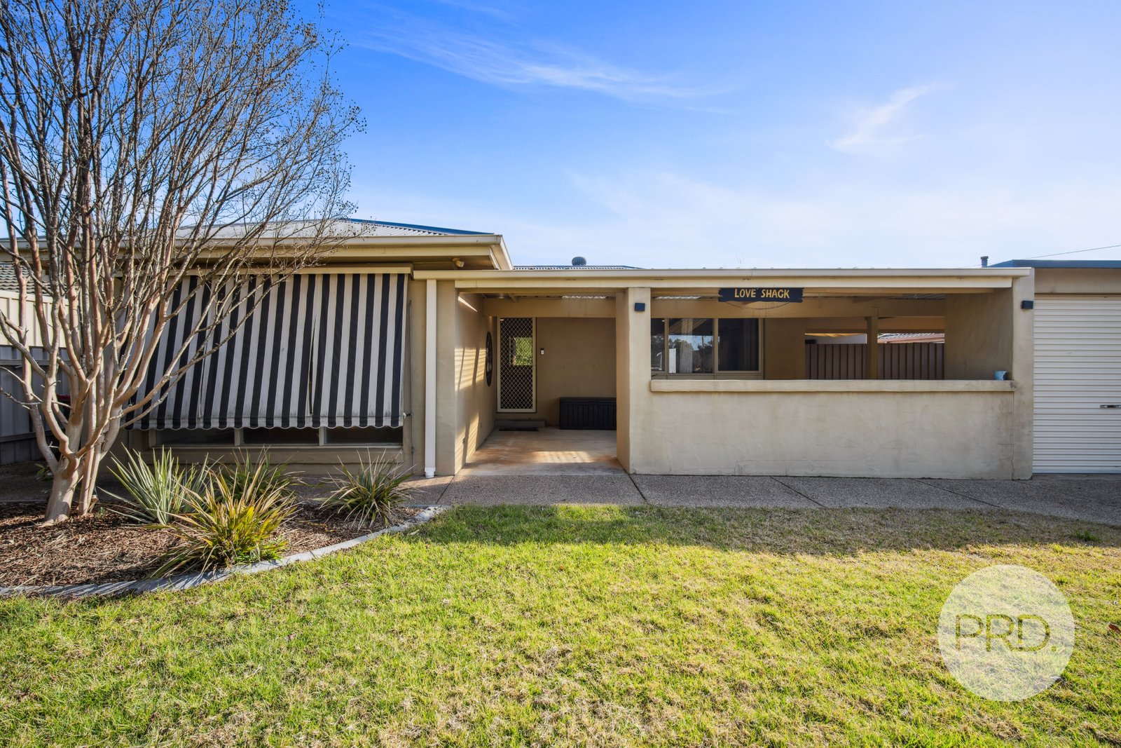 8 Eyre Street LAKE ALBERT 2