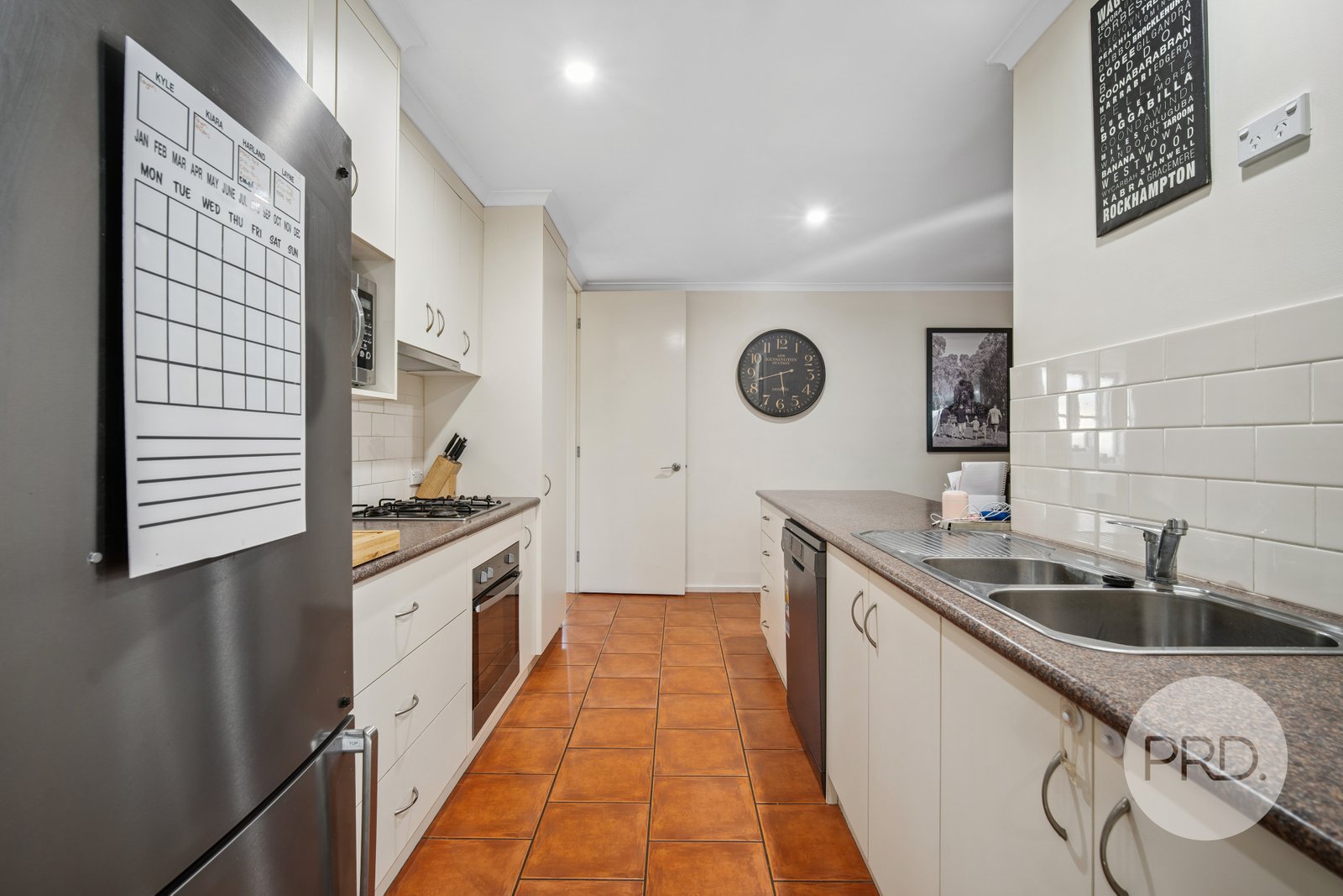 8 Eyre Street LAKE ALBERT 7