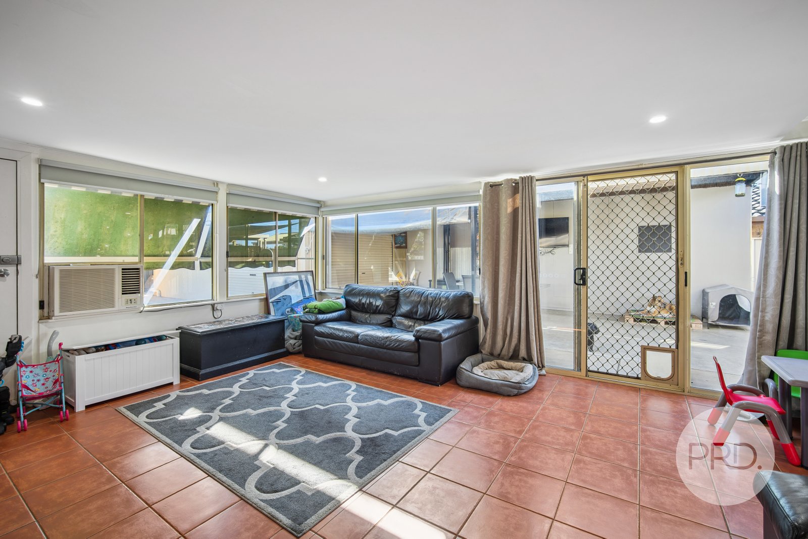 8 Eyre Street LAKE ALBERT 11