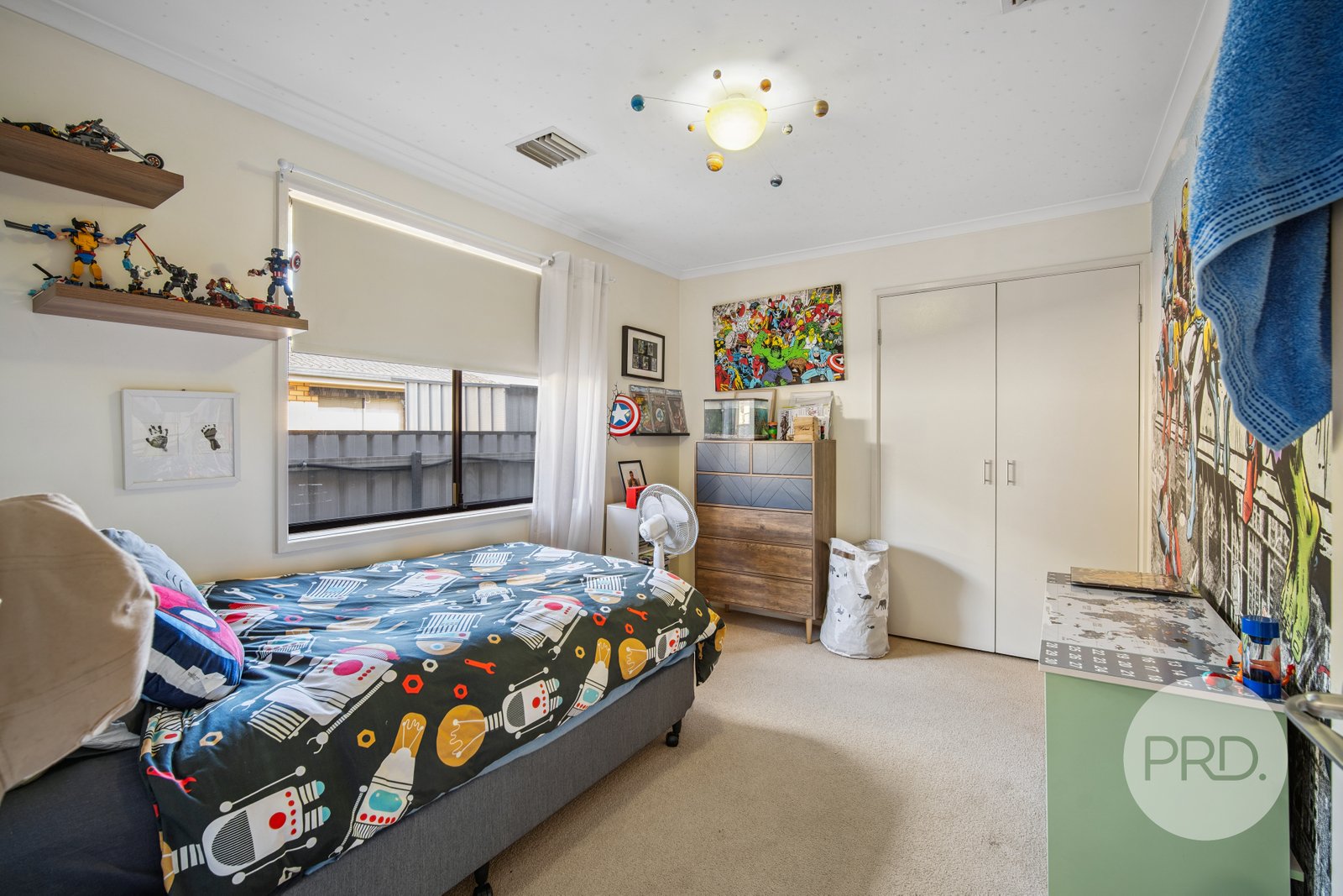 8 Eyre Street LAKE ALBERT 17