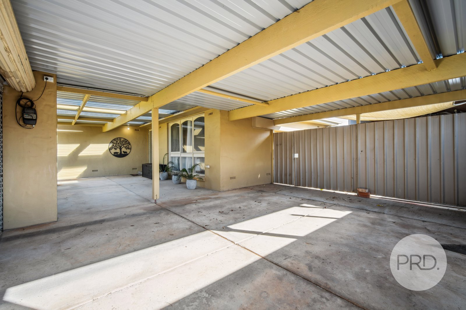 8 Eyre Street LAKE ALBERT 25