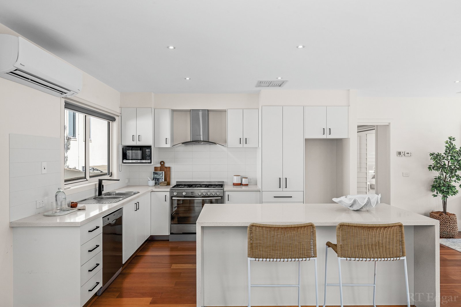 Real Estate and Property in 8 Fernleigh Place, Ocean Grove, VIC